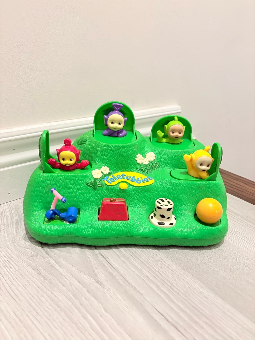 1999 Teletubbies Surprise Magic Hill Pop Up Interactive Toy